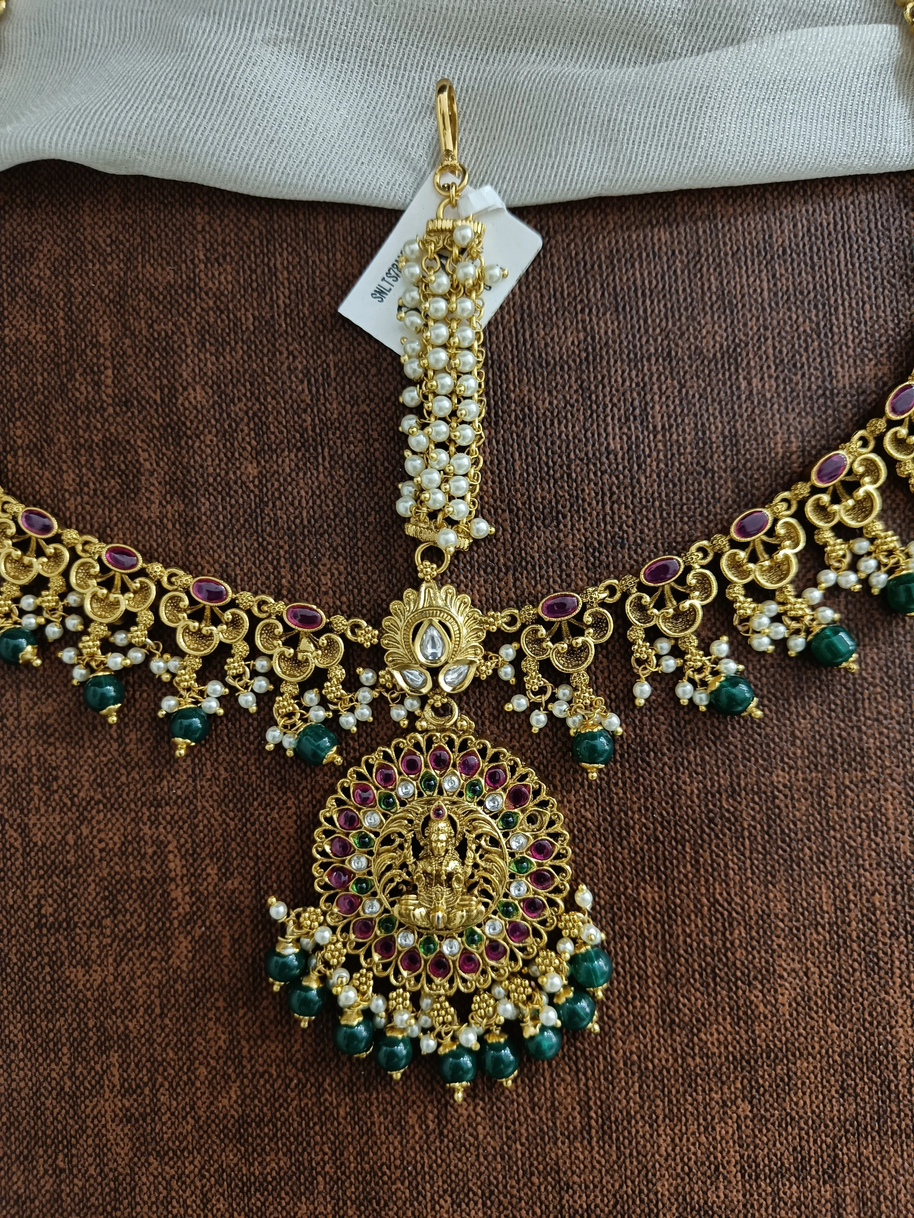 Antique Tikka Set in Ruby and Green Color