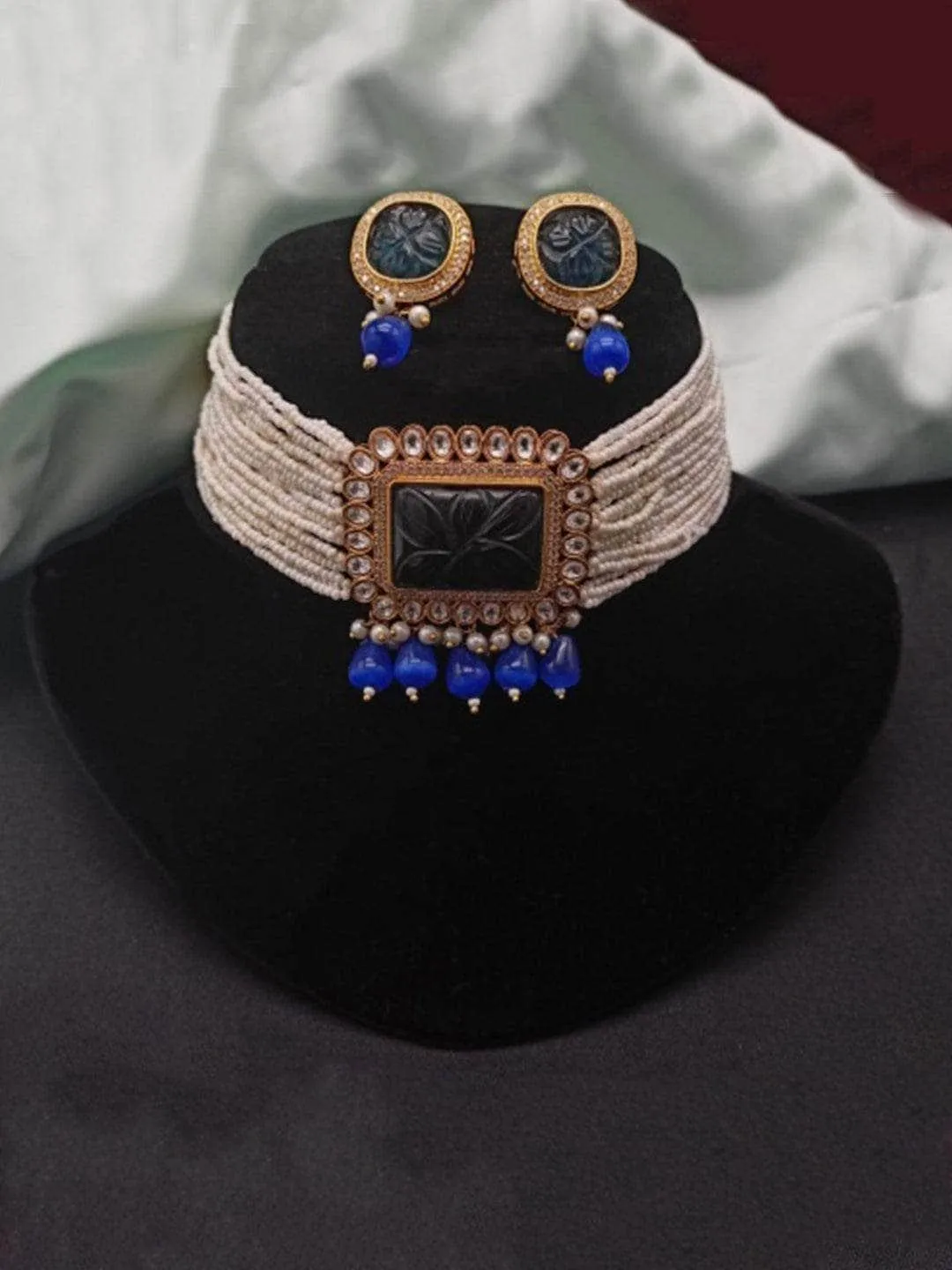 Cheed Bead Kundan Choker With Carved Stone Pendant