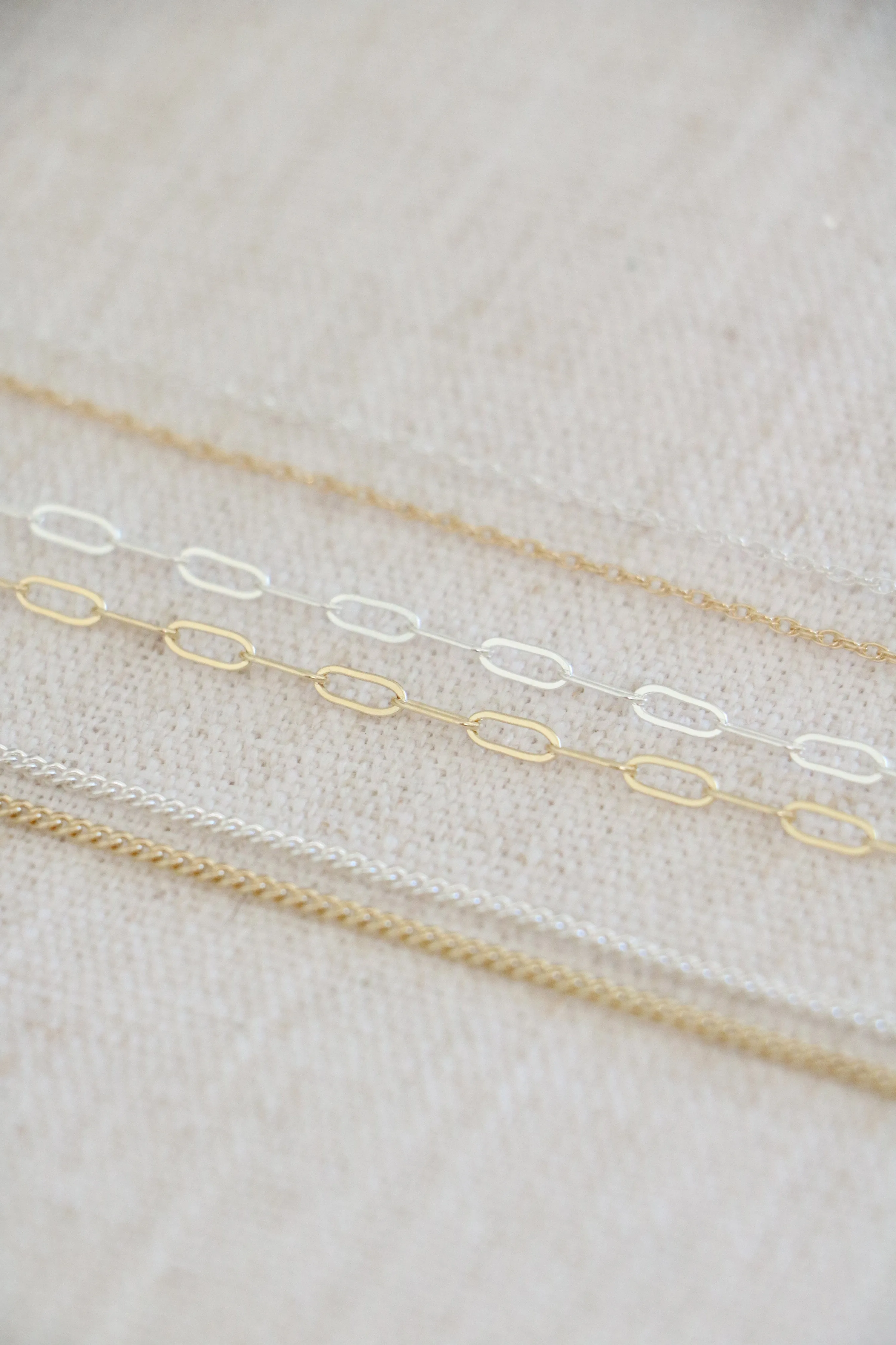 layering chain {silver   gold }