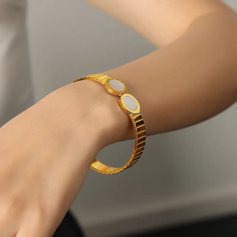 Luxurious Roman Numeral Bracelet in Gold-Plated Titanium Steel