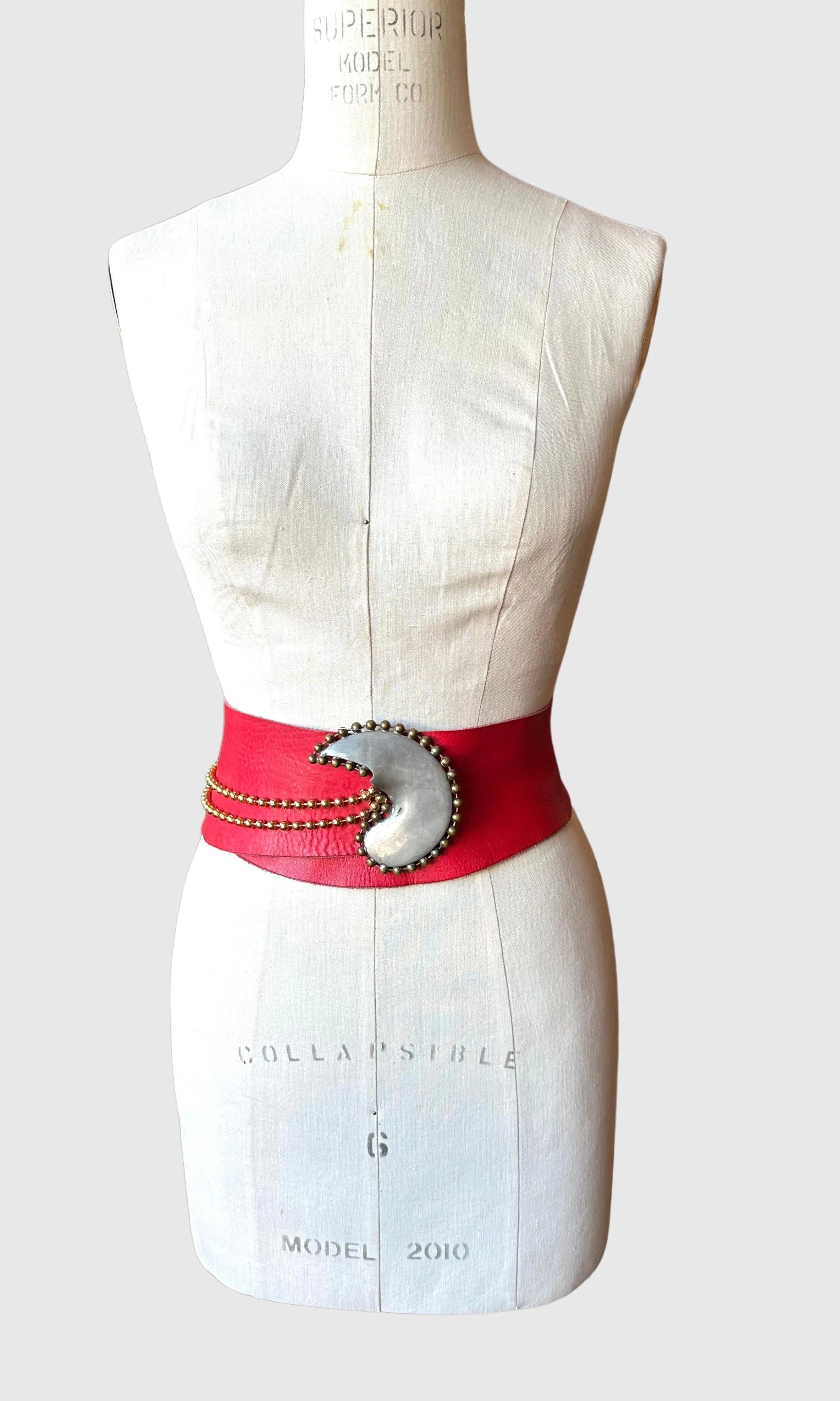 SUSAN HYMAN Vintage 80s Red Leather Moon Belt • Size Medium