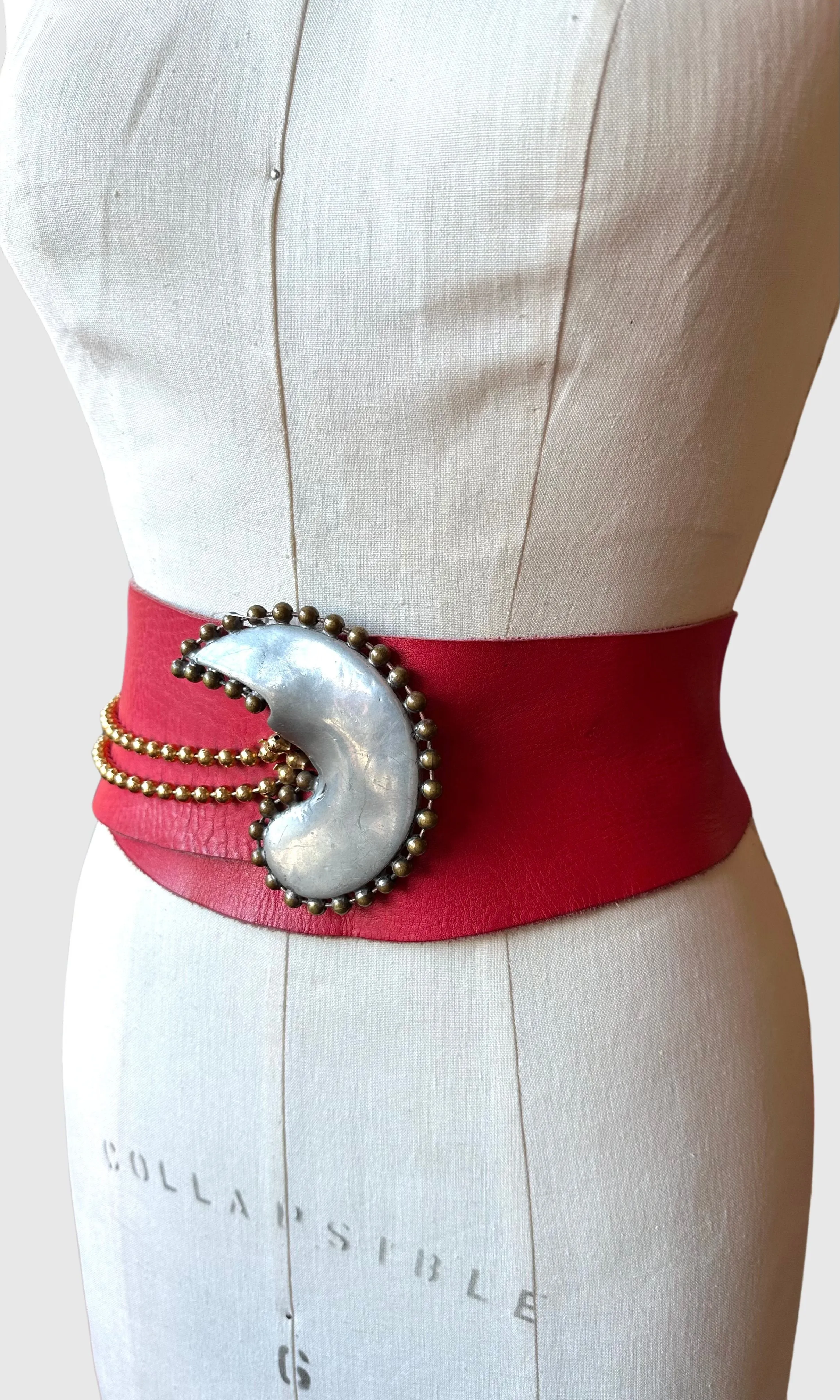 SUSAN HYMAN Vintage 80s Red Leather Moon Belt • Size Medium